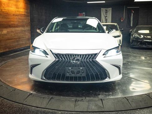 Used 2022 Lexus ES 350 w/ Premium Package FWD image 4