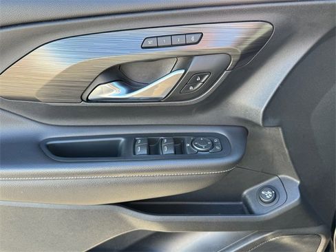 Used 2022 GMC Terrain SLT w/ Infotainment Package II image 8