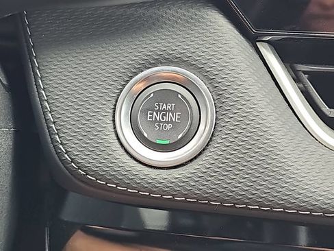 Used 2025 Chevrolet Equinox LT FWD image 28