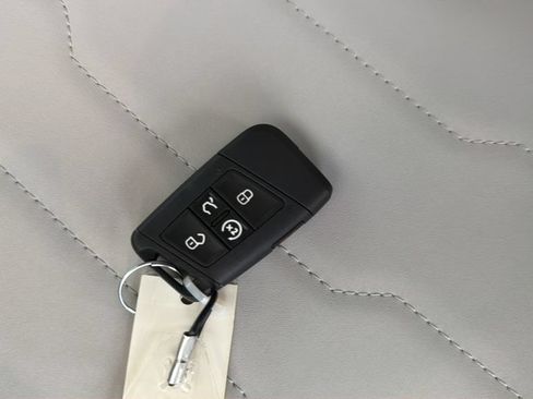 New 2026 Volkswagen Taos SE FWD image 24