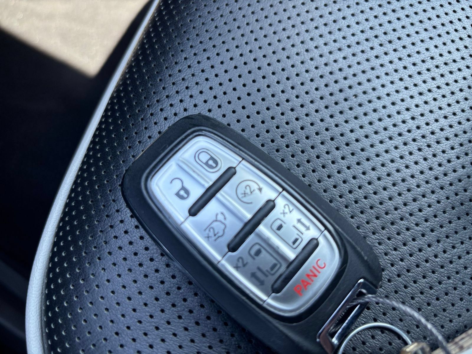 Used 2025 Chrysler Pacifica Limited FWD image 27