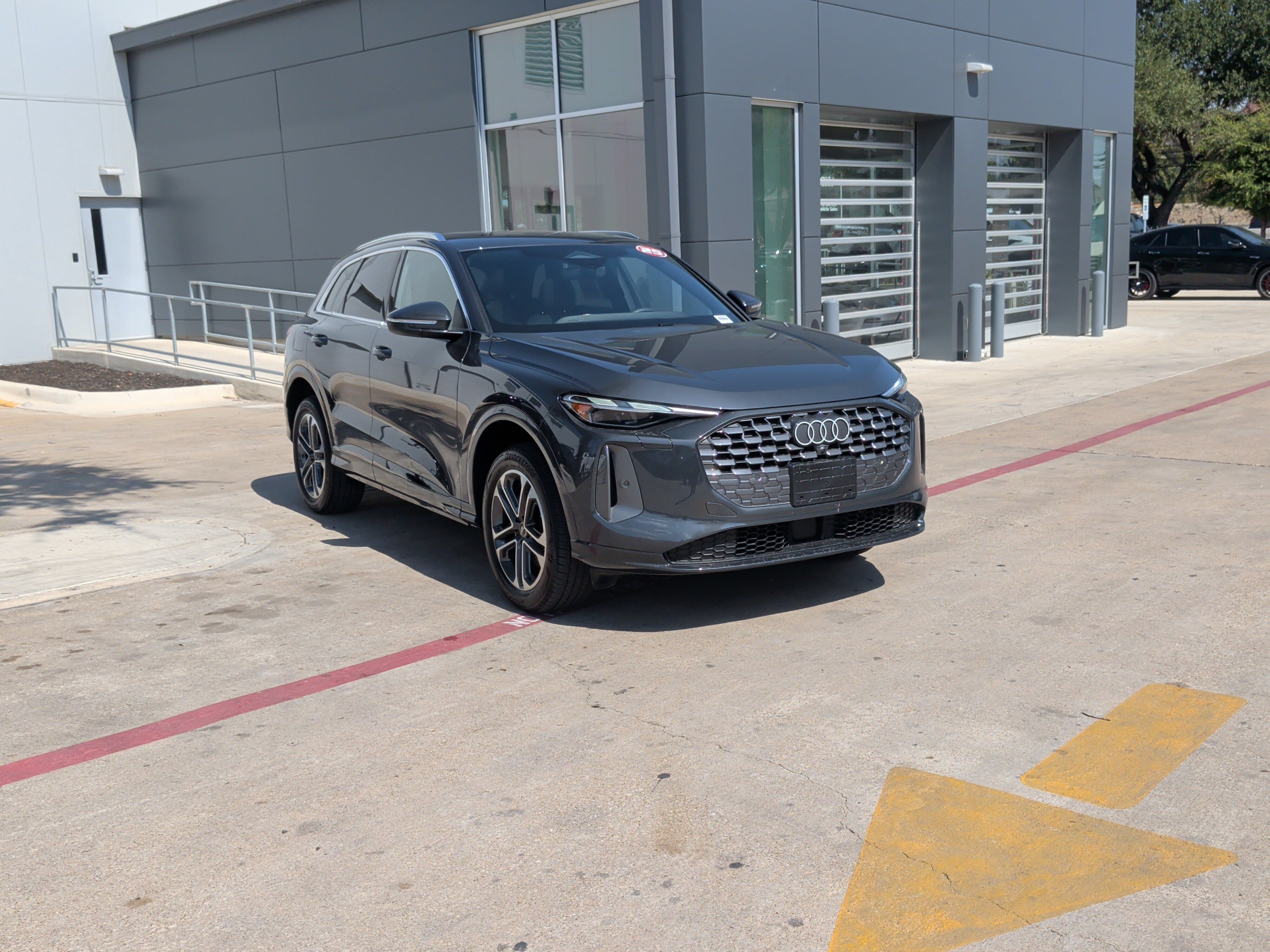 Used 2025 Audi Q5 Premium w/ Convenience Package AWD/4WD image 2