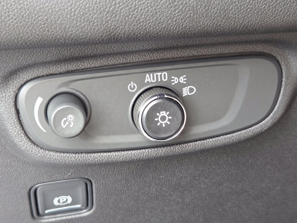 Used 2023 GMC Terrain SLE FWD image 11