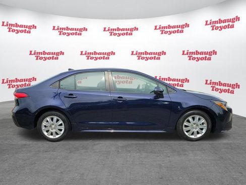 Used 2022 Toyota Corolla LE image 2