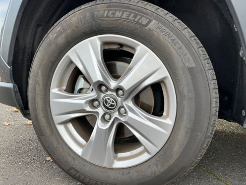 Used 2025 Toyota RAV4 XLE image 30