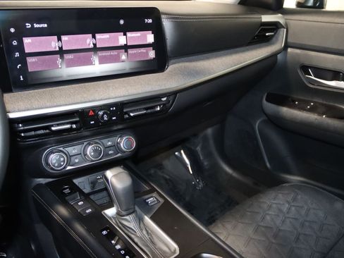 Used 2025 Nissan Kicks SV AWD/4WD image 40