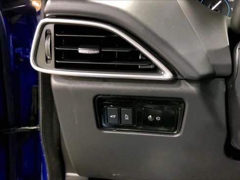 Used 2020 Jaguar F-PACE Premium image 34