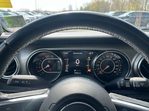 Used 2019 Jeep Wrangler Unlimited Sahara image 24