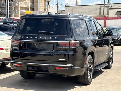 Used 2024 Jeep Wagoneer Series III AWD/4WD image 4