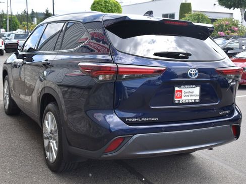 Certified 2024 Toyota Highlander Limited AWD/4WD image 7