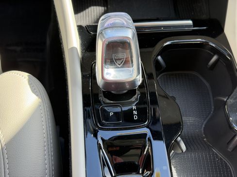 Certified 2023 Volvo XC40 B5 Plus w/ Protection Package Premier image 28