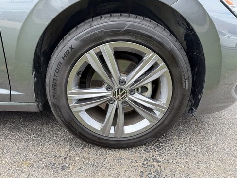 Used 2024 Volkswagen Jetta SE FWD image 9