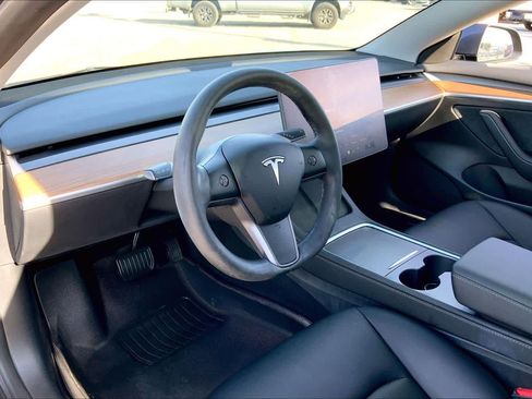Used 2023 Tesla Model 3 Standard Range image 16