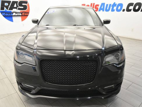 Used 2019 Chrysler 300 S w/ S Model Appearance Package RWD image 8