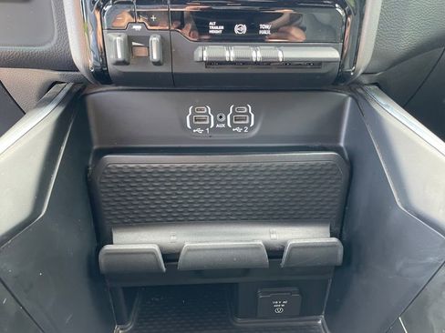 Used 2024 RAM 3500 Big Horn AWD/4WD image 17