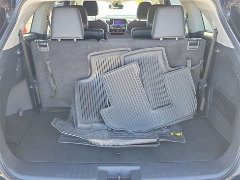 Used 2023 Toyota Highlander XLE image 10