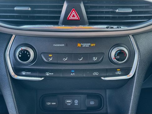 Used 2020 Hyundai Santa Fe SE FWD image 12