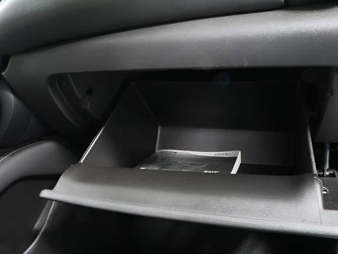 Used 2025 Chevrolet Blazer LT image 31