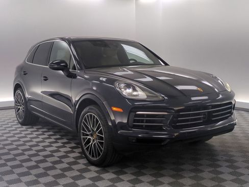Certified 2023 Porsche Cayenne Platinum Edition image 7