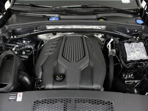 New 2026 Porsche Macan image 20