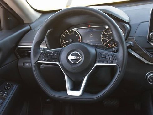 Used 2024 Nissan Altima 2.5 SV image 18