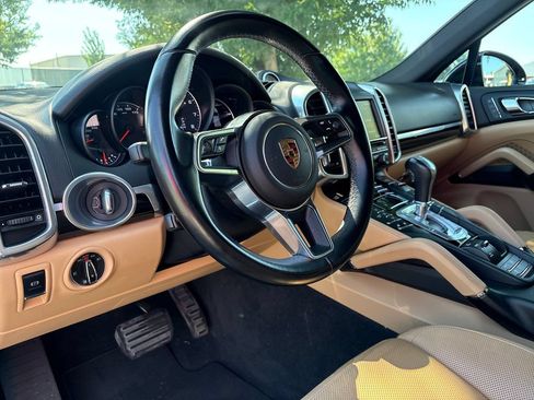 Used 2016 Porsche Cayenne AWD/4WD image 9
