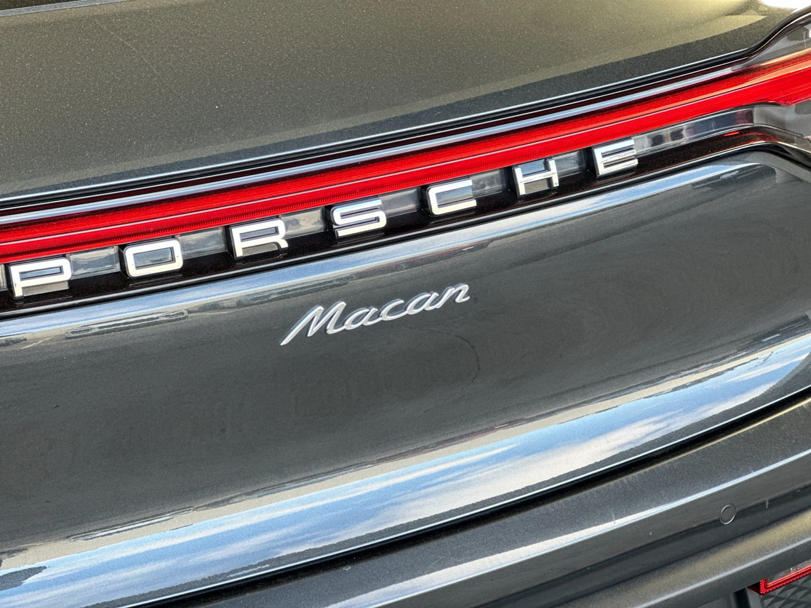 Certified 2024 Porsche Macan AWD/4WD image 34