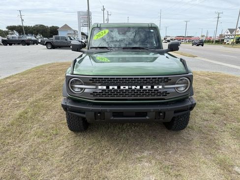 Used 2024 Ford Bronco Badlands image 2
