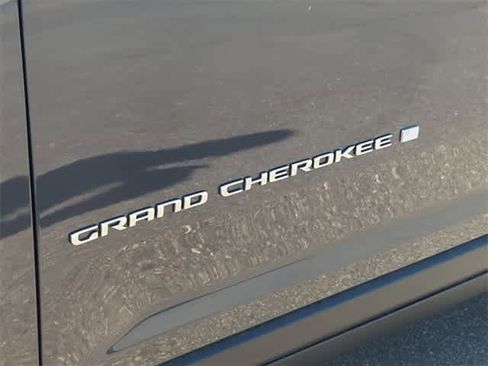 New 2025 Jeep Grand Cherokee Laredo image 13
