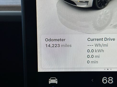 Used 2025 Tesla Model Y Long Range RWD image 22