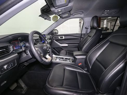Used 2021 Ford Explorer XLT w/ Equipment Group 202A AWD/4WD image 39