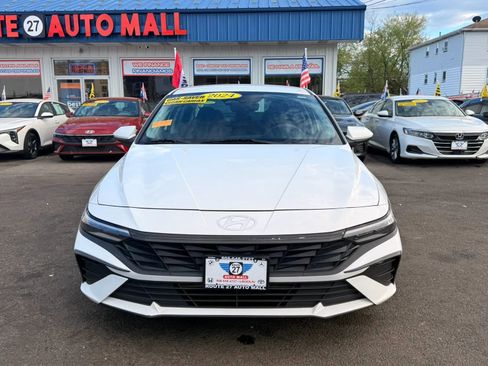 Used 2024 Hyundai Elantra SEL FWD image 3