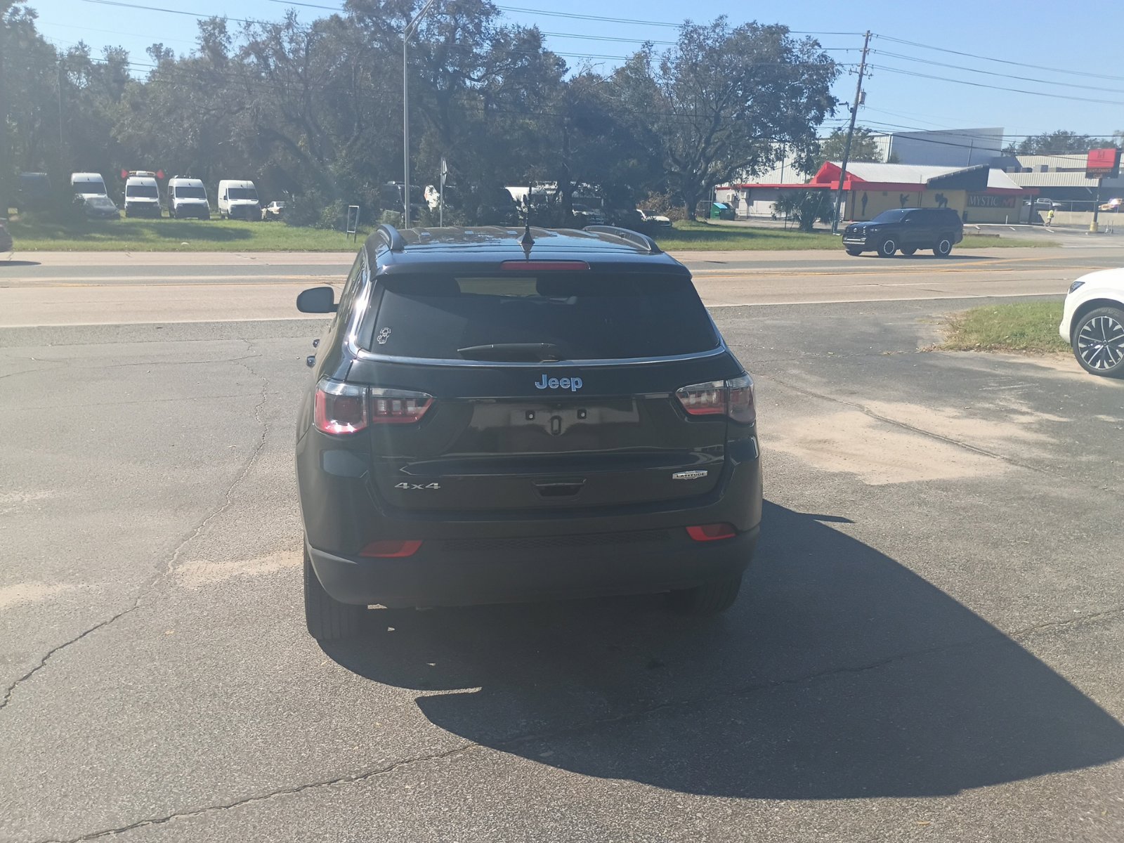 Used 2024 Jeep Compass Latitude AWD/4WD image 3