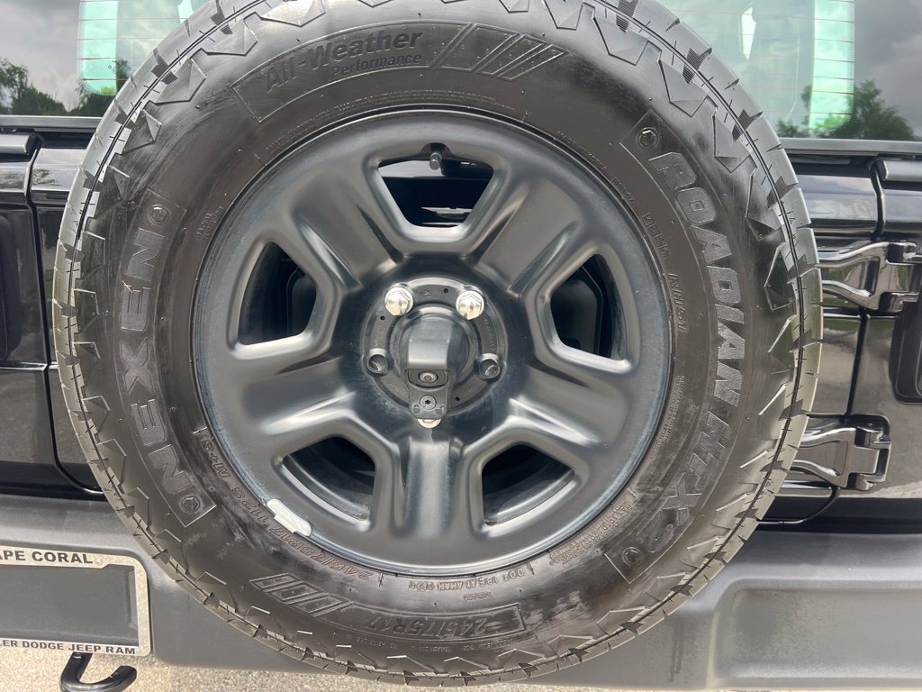 Used 2025 Jeep Wrangler Sport AWD/4WD image 10