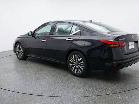 Used 2025 Nissan Altima 2.5 SV FWD image 6