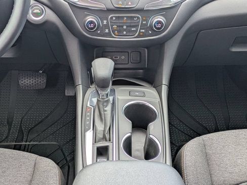 Used 2024 Chevrolet Equinox LT FWD image 18
