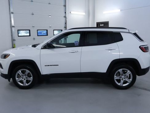 Used 2024 Jeep Compass Latitude AWD/4WD image 4