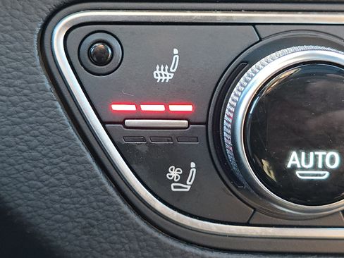 Certified 2021 Audi Q5 Prestige image 11