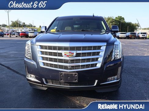 Used 2019 Cadillac Escalade Luxury w/ LPO, Radiant Package AWD/4WD image 7