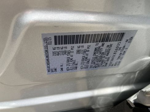 Used 2025 Nissan Rogue SV FWD image 29