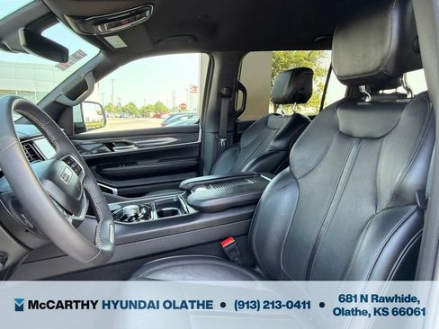 Used 2022 Jeep Wagoneer Series II RWD image 4