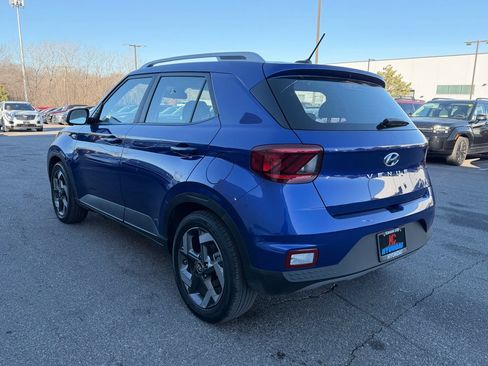 Certified 2025 Hyundai Venue SEL image 3