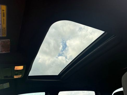 Used 2016 Toyota Tacoma TRD Sport w/ Premium & Technology Package image 39