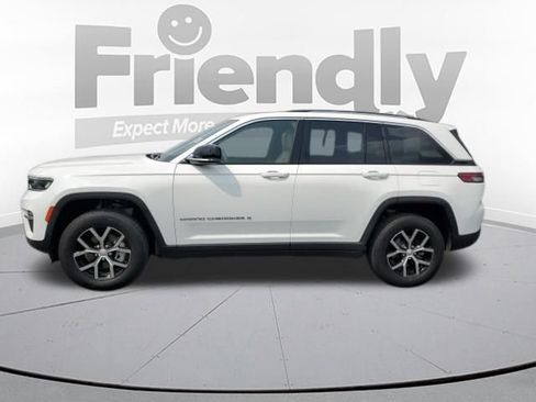 Used 2023 Jeep Grand Cherokee Limited AWD/4WD image 2