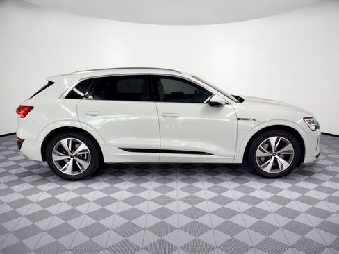 Used 2024 Audi Q8 e-tron Premium Plus w/ Premium Plus Package AWD/4WD image 8