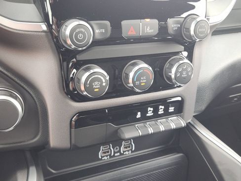 New 2026 RAM 1500 Express AWD/4WD image 18