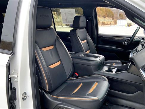 Used 2024 GMC Yukon XL AT4 w/ AT4 Premium Package image 7