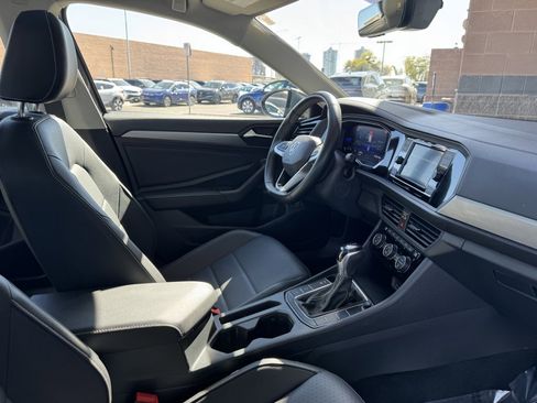 Used 2022 Volkswagen Jetta SE w/ Panoramic Sunroof Package image 38