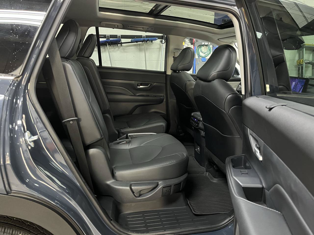 Used 2024 Toyota Grand Highlander AWD image 22