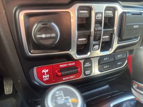 Used 2022 Jeep Wrangler Unlimited Rubicon w/ Dual Top Group AWD/4WD image 43